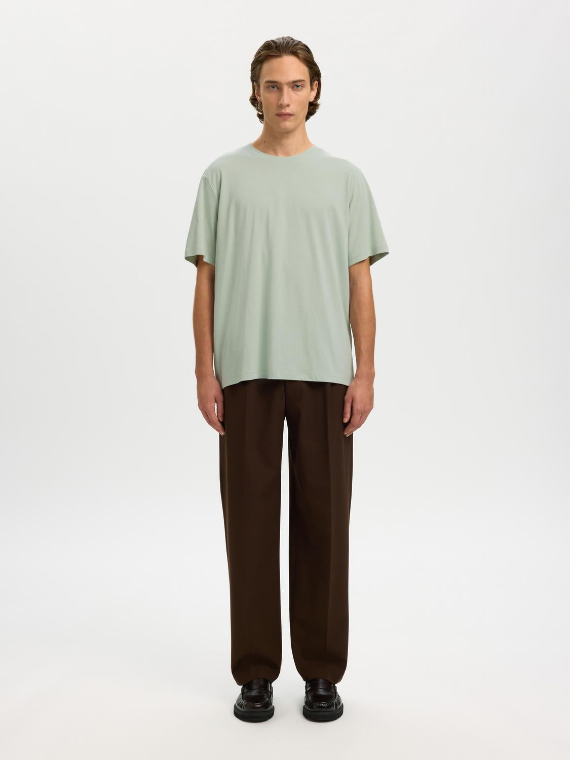 model_shot-front_full